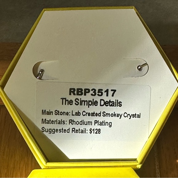 Bomb Party Original Earrings - The Simple Details - Picture 4 of 5